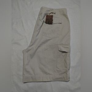Steve & Barry's Cream Cargo Shorts Men's Size (40)
